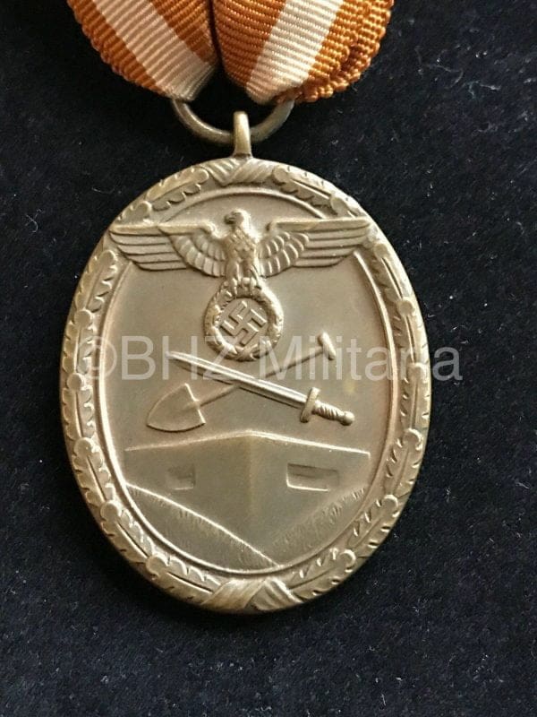 foto Deutsches Schutzwall-Ehrenzeichen of Westwall Medaille