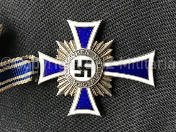 Ehrenkreuz der Deutschen Mutter 2. Stufe – Zilver