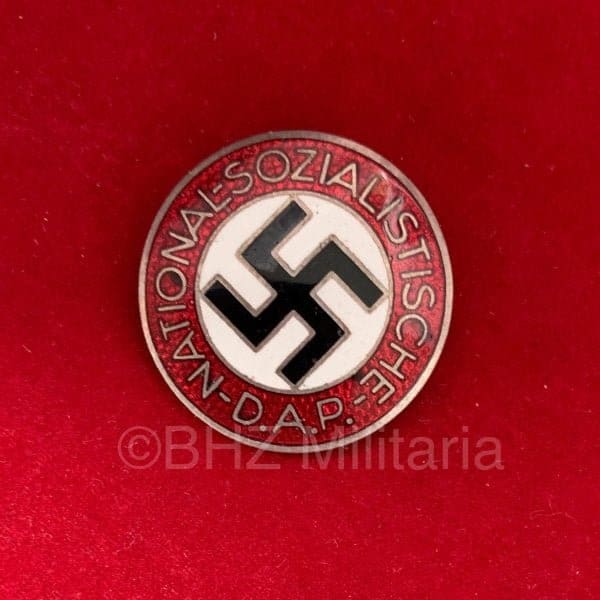 NSDAP Parteiabzeichen M1/34 - Knoopsgat Uitvoering