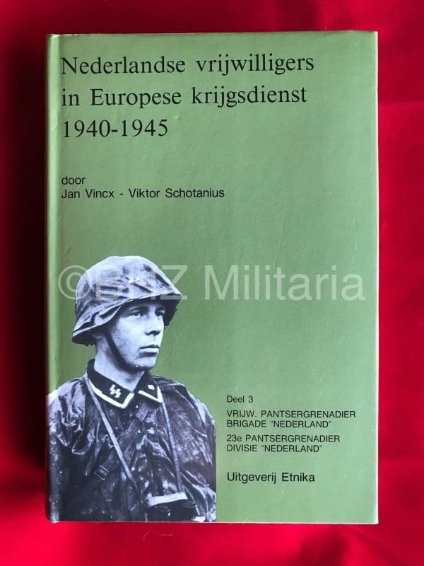 foto boek Nederlandse Vrijwilligers in Europese Krijgsdienst 1940-1945