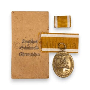 Westwall Medaille Carl Poelath met zakje en Feldspange