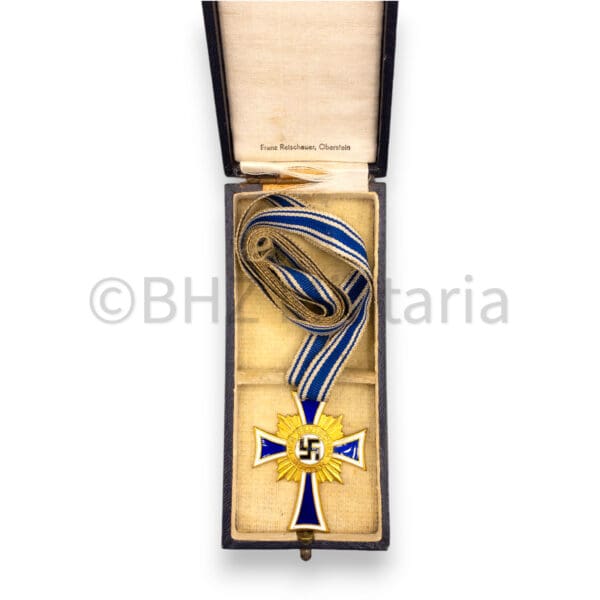 Mother's cross gold in box - Franz Reischauer