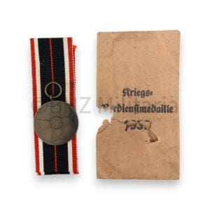 Kriegsverdienstmedaille 1939 met zakje Julius Maurer